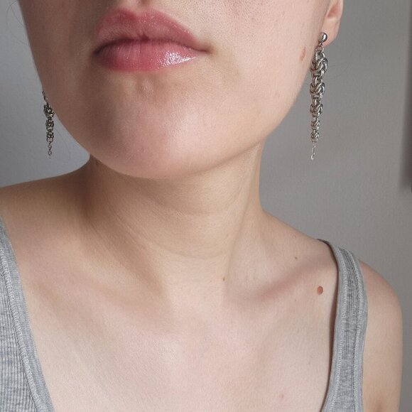 Gothic medieval chain mail pointy long silver earrings ✦ stainless steel ✦ - Picture 4 of 8